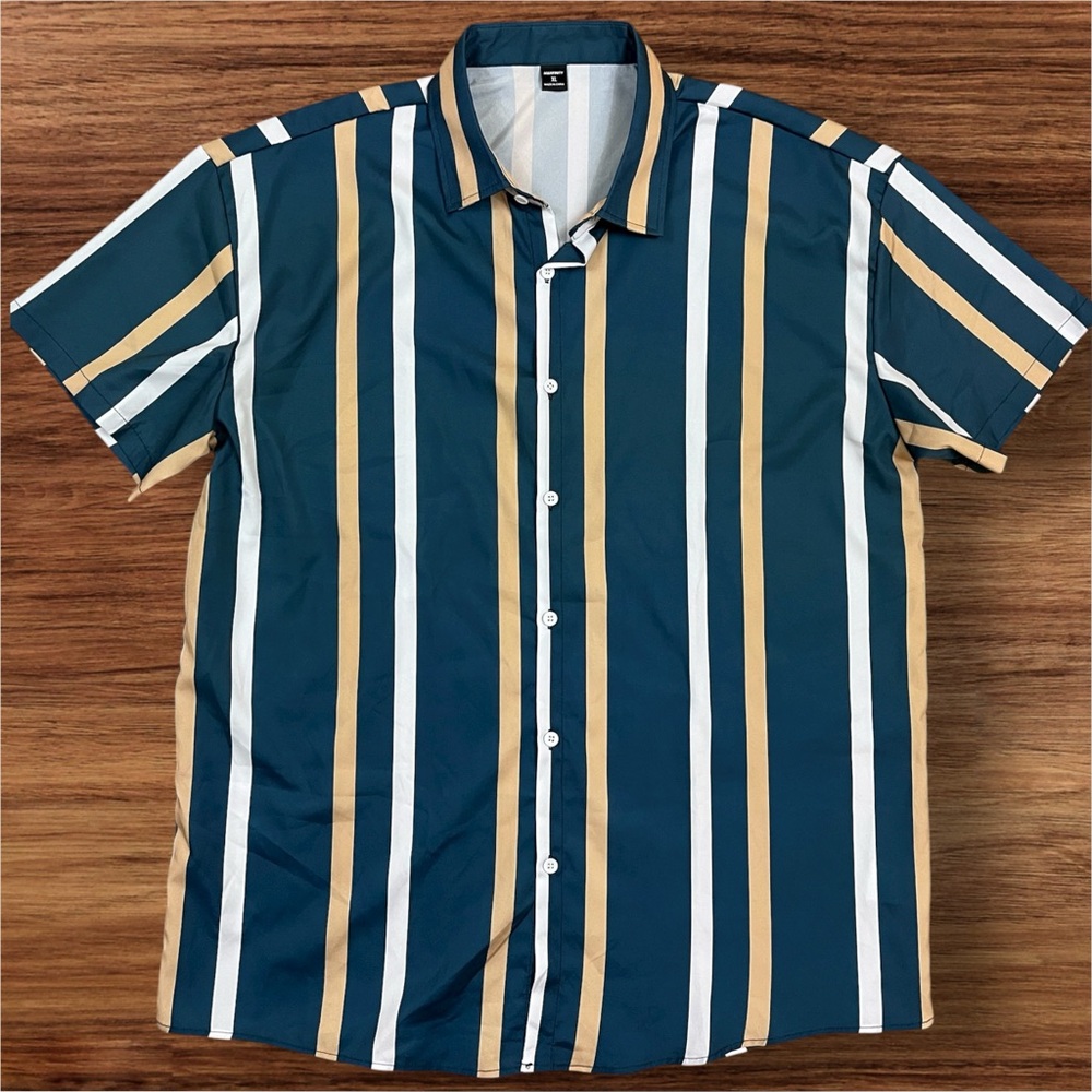 Manfinity Men’s striped casual button-down. XL.